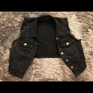 Cropped, studded black vest